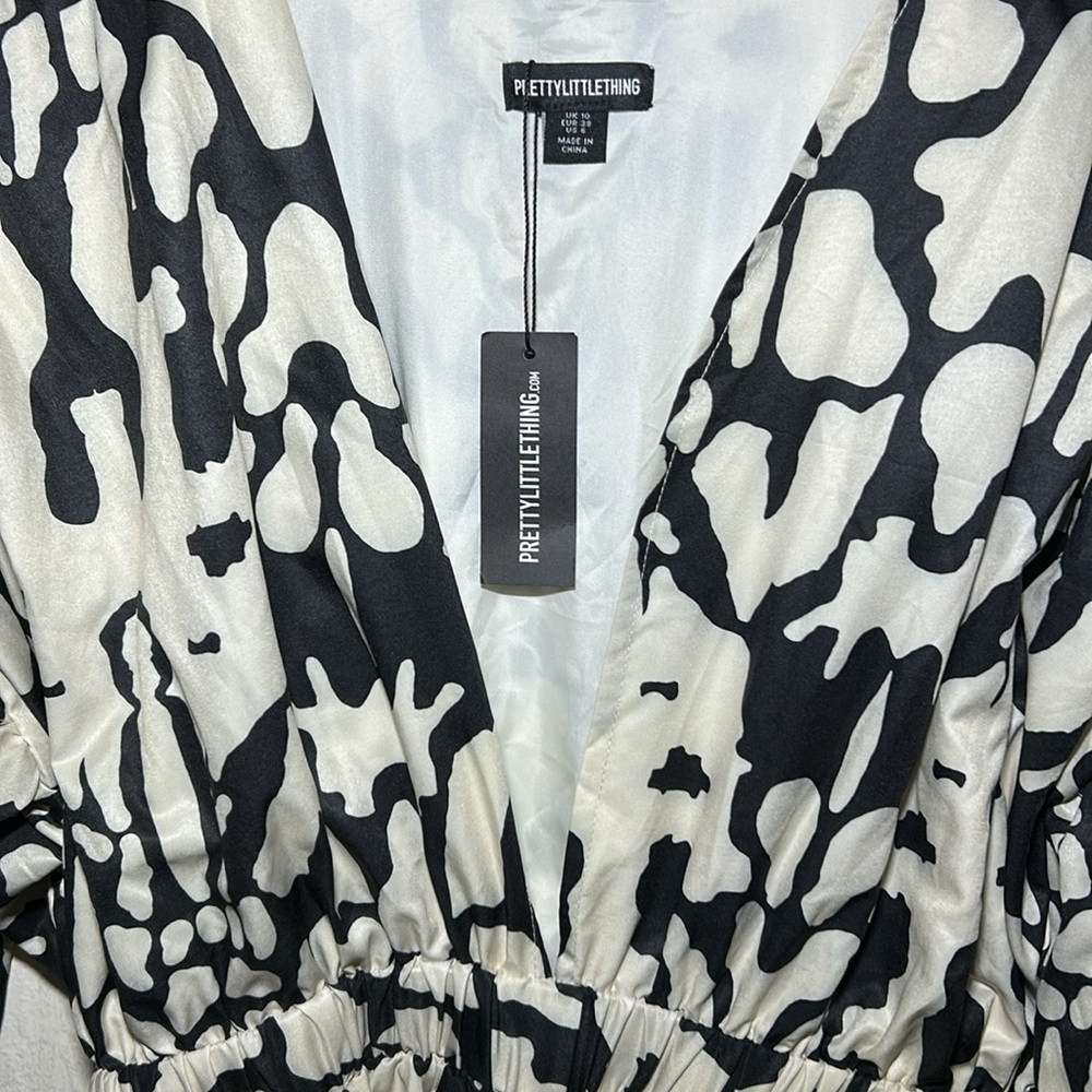 PrettyLittleThing Black Print Plunge Puffball Hem Romper Size 6 NWT - Picture 8 of 12